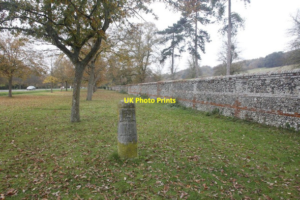 Photo 6"x4" The Fair Mile milestone Henley-on-Thames c2011