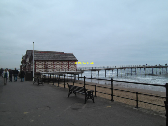 Photo 6"x4" Saltburn Pier entrance Saltburn-By-The-Sea c2011
