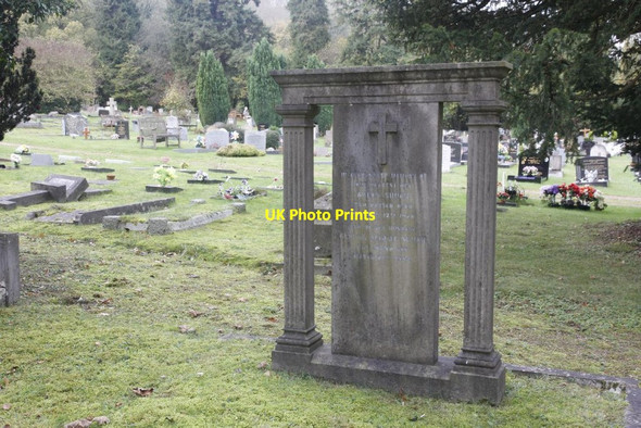 Photo 6"x4" Still in the old part Henley-on-Thames c2011