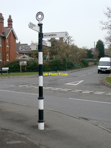 Photo 6"x4" Fingerpost at Plumtree crossroads Plumtree c2011
