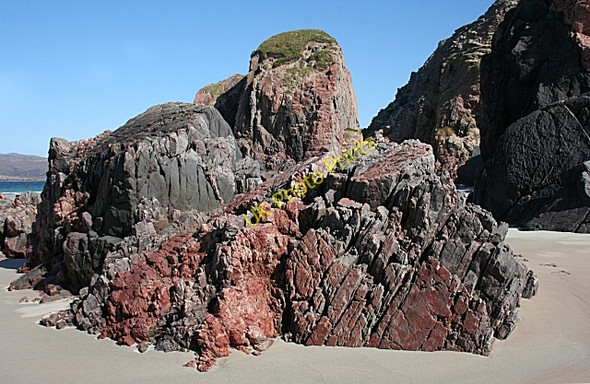 Photo 6"x4" Lewisian Rocks on Tr\u00c3\u00a0igh na h-Uamhag Leirinmore c2008