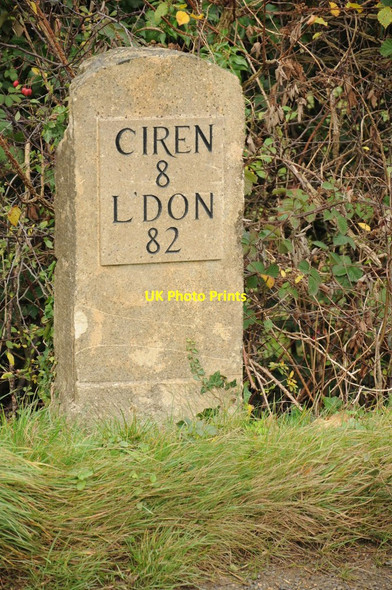 Photo 6"x4" Milestone on a country lane Sunhill\/SP1102 c2011
