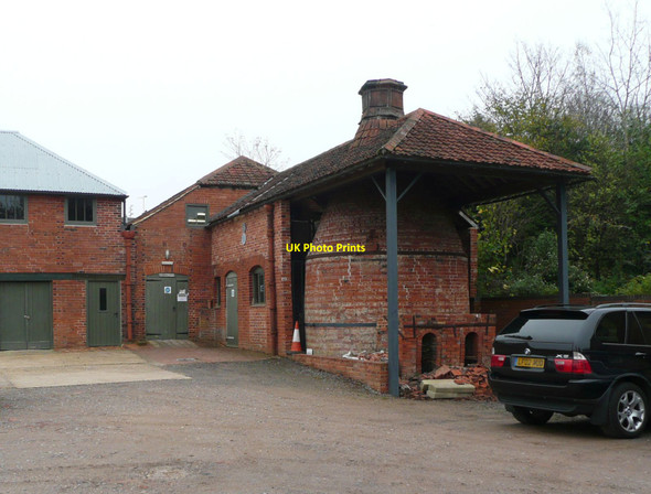 Photo 6"x4" Restored bottle kiln at Farnham Pottery  Farnham\/SU8446 c2011