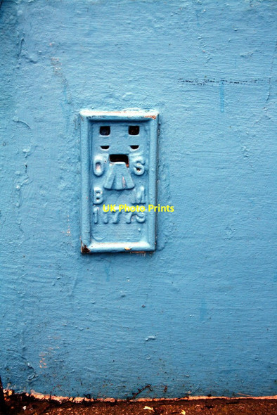 Photo 6"x4" Benchmark on garage, Victoria Square Fortuneswell c2011