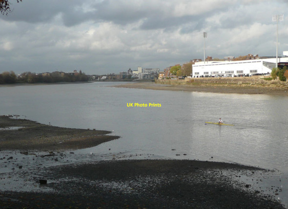 Photo 6"x4" Sculler on the River Thames Barnes c2011