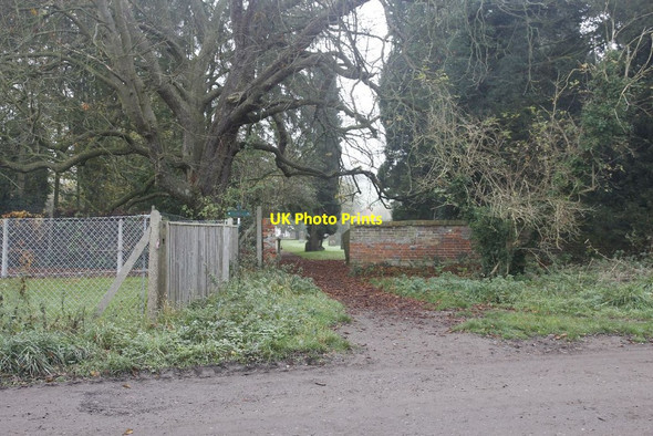 Photo 6"x4" Path past the Church Hampstead Norreys c2011
