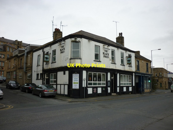 Photo 6"x4" The Black Swan Bradford\/SE1632 c2011