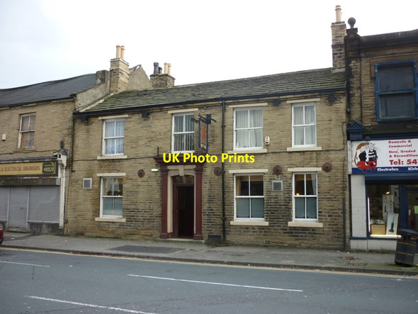 Photo 6"x4" The Red Lion, Four Lane Ends Crossley Hall c2011