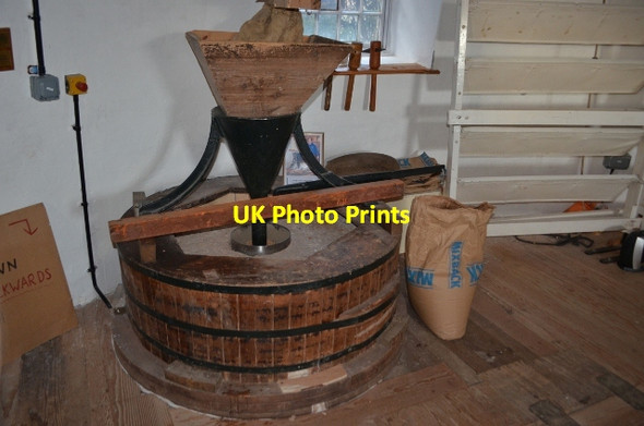Photo 6"x4" Moulton Windmill - Stones Moulton\/TF3024 c2011