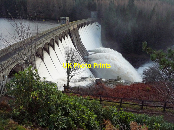 Photo 6"x4" Laggan Dam in full flow Fersit c2011