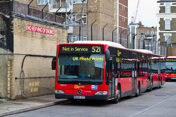 Photo 6"x4" Waterloo Bus Garage London c2011 P1