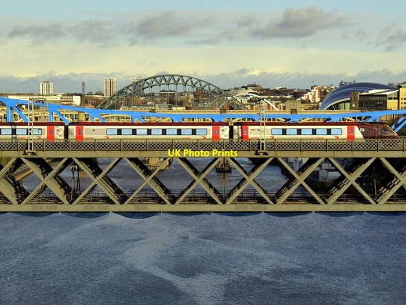 Photo 6"x4" Cross Country train crossing King Edward VII Bridge Newcastle upon Tyne c2011