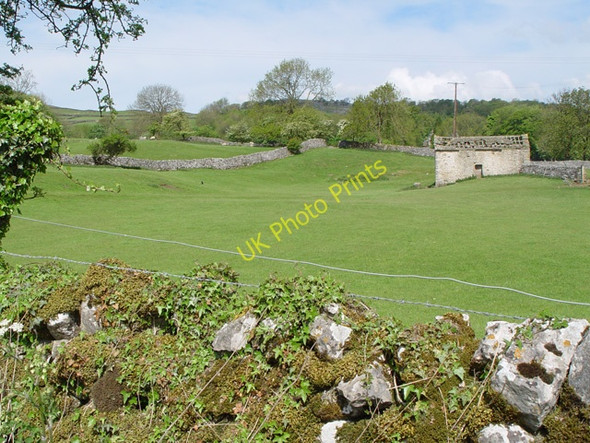 Photo 6"x4" A ruined laithe, and pasture near Moss House Threshfield c2008