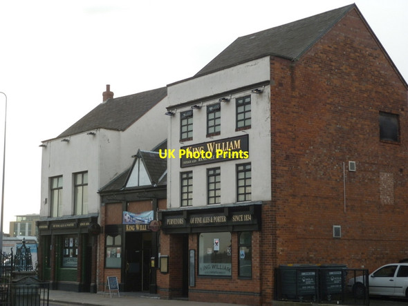 Photo 6"x4" The King William on Market Place Kingston upon Hull c2011
