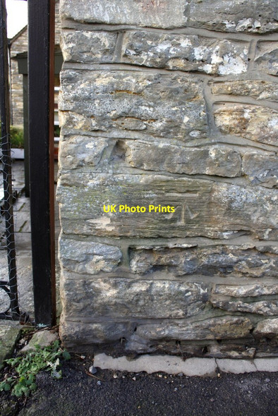 Photo 6"x4" Benchmark on 'Milliner Cottage', Parliament Row Malmesbury c2011