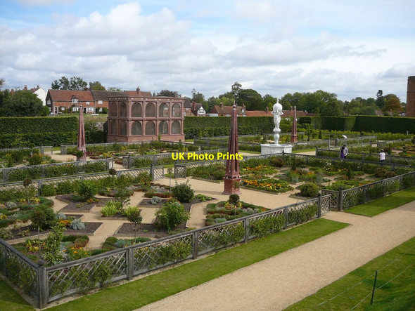 Photo 6"x4" Kenilworth Castle - The Elizabethan Garden Kenilworth c2011