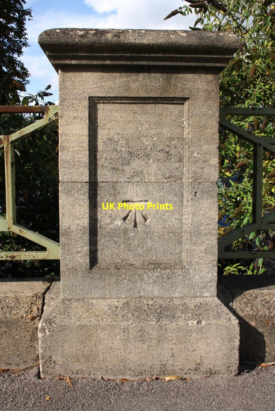 Photo 6"x4" Benchmark on pier of bridge over River Thames Oxford\/SP5106 c2011