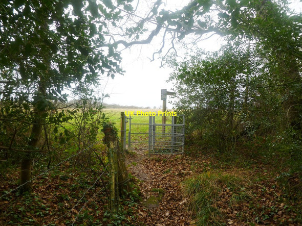 Photo 6"x4" Everton, kissing gate Everton\/SZ2994 c2011