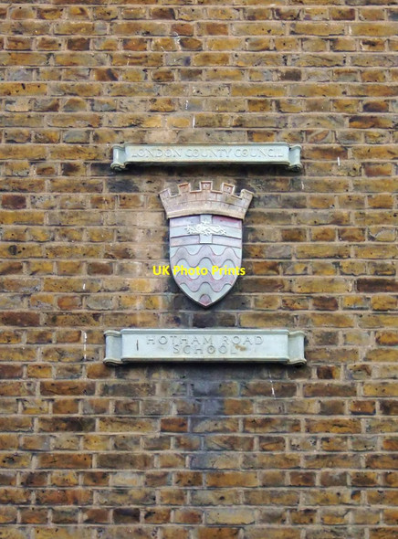 Photo 6"x4" Arms of the old London County Council, Hotham Road School, Putney Putney c2011
