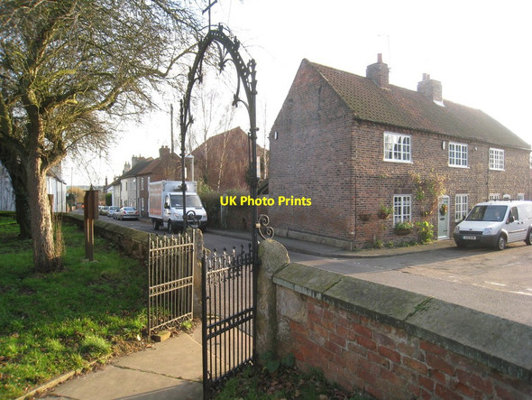Photo 6"x4" The churchyard gate at Clayworth Clayworth c2011