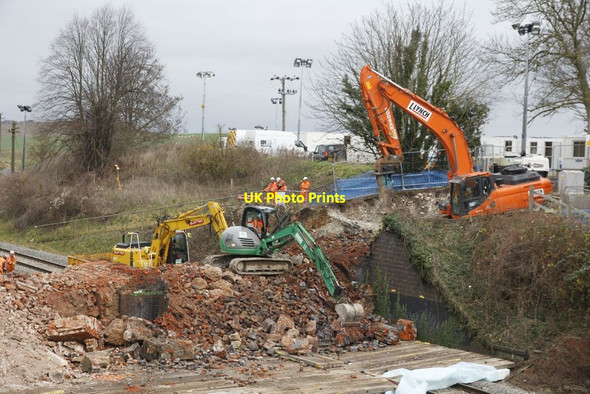 Photo 6"x4" Lot of activity Cleeve\/SU6081 c2011