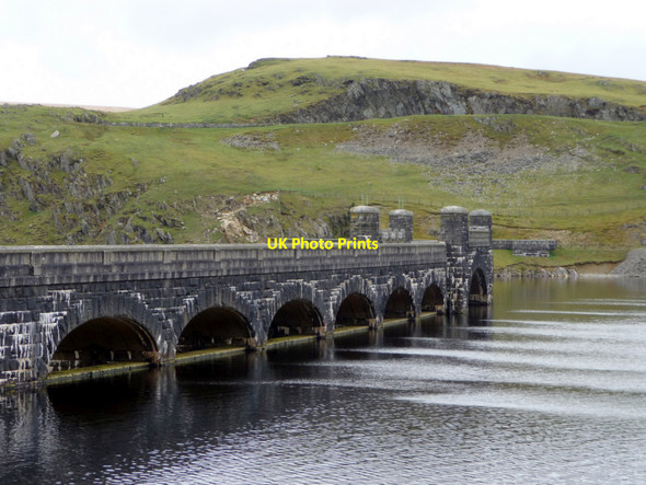 Photo 6"x4" Claerwen Reservoir and Dam, Elan Valley, Mid-Wales Craig Fawr\/SN8763 c2011