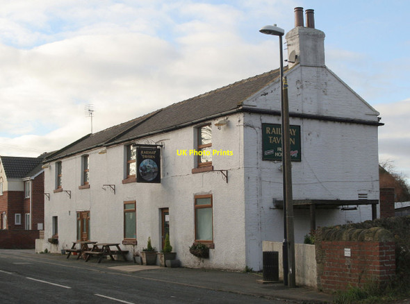 Photo 6"x4" Railway Tavern, Hensall High Eggborough c2011