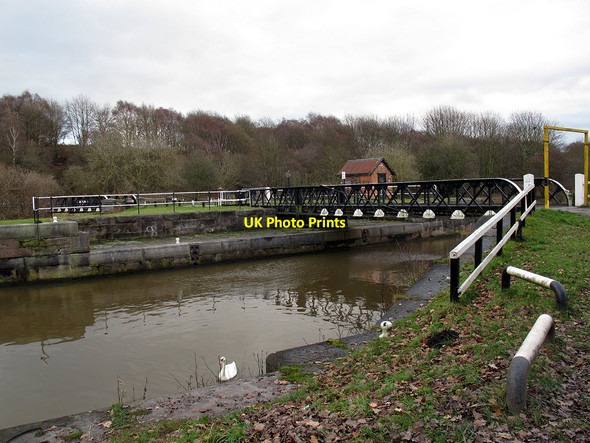 Photo 6"x4" Swing bridge over the Weaver Winsford\/SJ6566 c2011