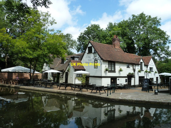 Photo 6"x4" 16th Century pub Bourne End\/TL0206 c2011