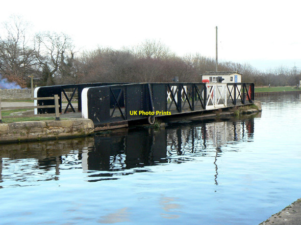 Photo 6"x4" No.3 (Pollington) Swing Bridge Pollington c2011