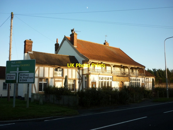 Photo 6"x4" The Yorkshire Rose, Beeford Beeford c2012