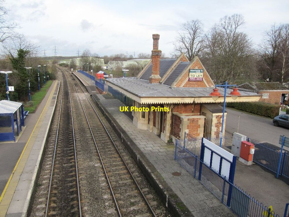 Photo 6"x4" Looking down in the station Appleford c2011
