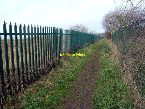 Photo 6"x4" Footpath between green fences Barnsley\/SE3406 c2012