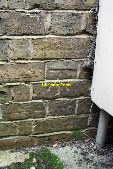 Photo 6"x4" Benchmark on #28 Thorncliffe Road Oxford\/SP5106 c2011