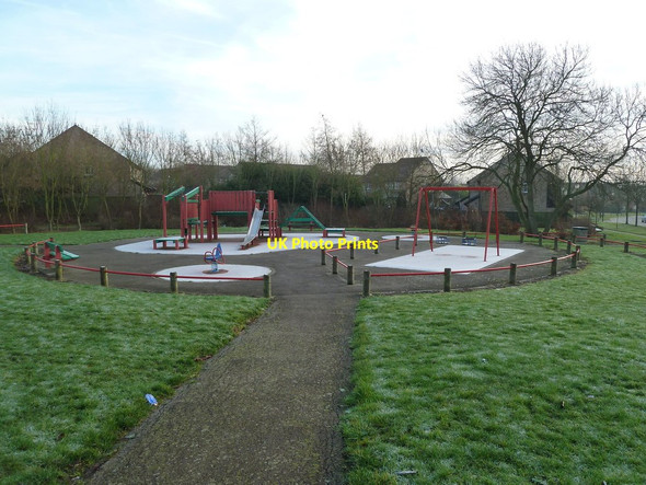 Photo 6"x4" Too cold to play Milton Keynes c2012