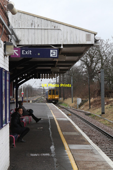 Photo 6"x4" Moorgate Train Wood Green\/TQ3090 c2012