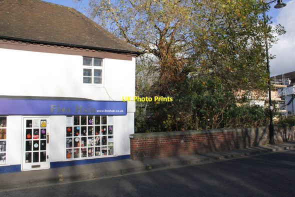 Photo 6"x4" Finn Hair and River Pang bridge, High Street Pangbourne c2011