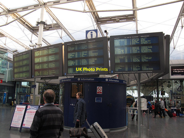 Photo 6"x4" Piccadilly station departure board Manchester c2012