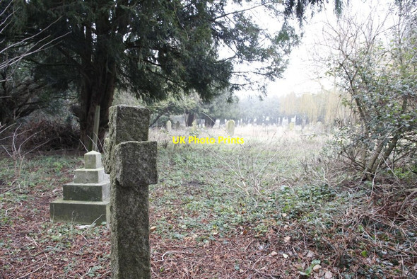 Photo 6"x4" Graves in the corner Didcot c2012