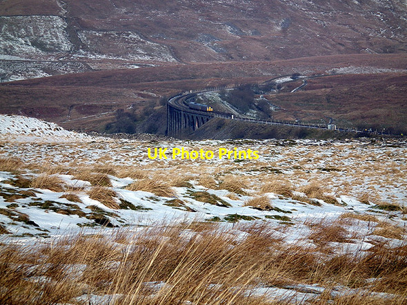 Photo 6"x4" A train crossing Ribblehead Viaduct Ribble Head\/SD7779 c2012