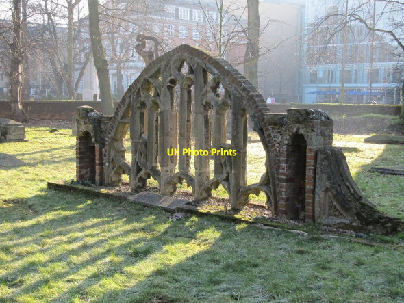 Photo 6"x4" Tracery in the Churchyard Reading c2012