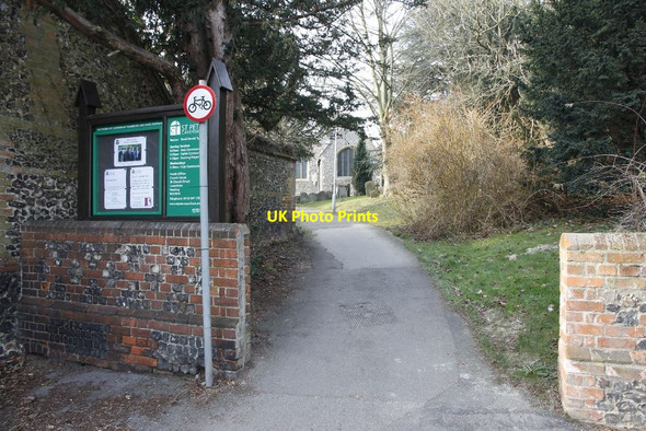 Photo 6"x4" Gateway to the churchyard Reading c2012