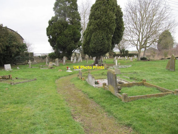 Photo 6"x4" Churchyard on the north side Brookhampton\/SU6098 c2012