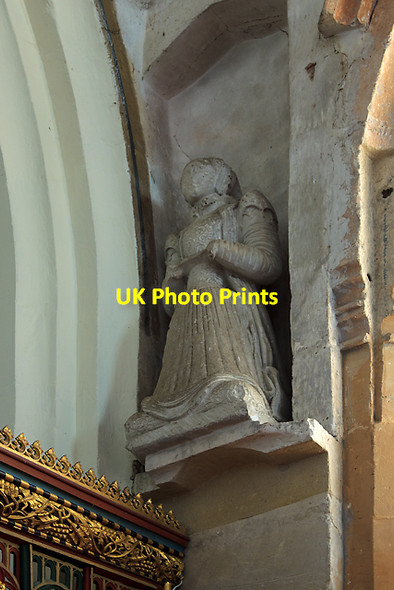 Photo 6"x4" Monumental figure - St Peter's church, Clyffe Pypard (2) Clyffe Pypard c2012