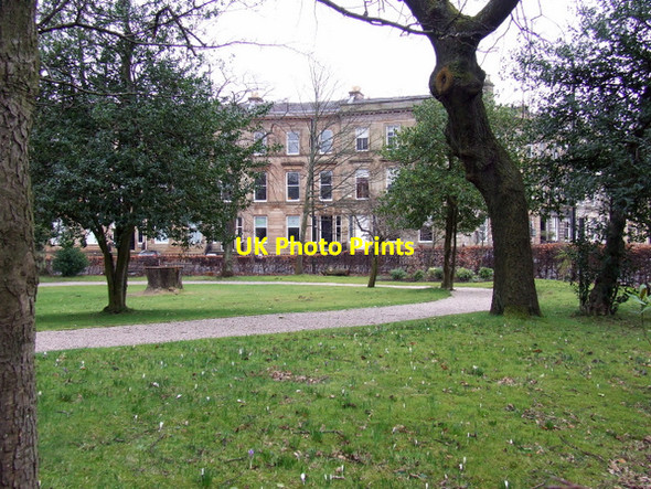 Photo 6"x4" Garden in Park Circus Glasgow c2012 P1