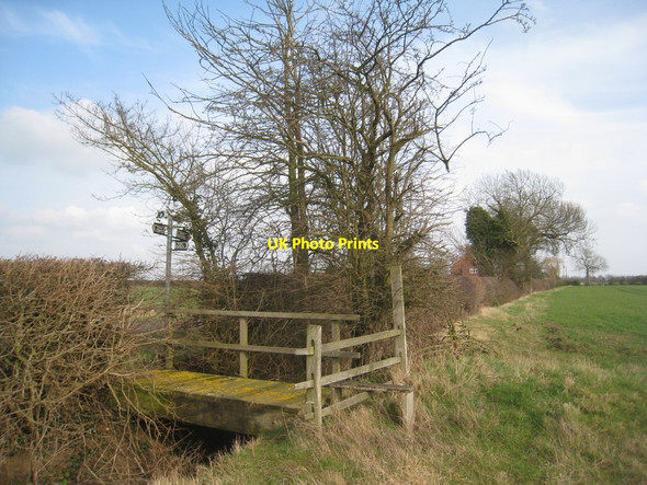 Photo 6"x4" Footbridge and stile Newtoft\/TF0486 c2012