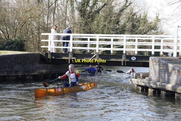 Photo 6"x4" Out of the bridge Midgham c2012