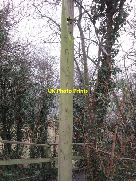 Photo 6"x4" The finger post pointing down the steps Tadcaster c2012
