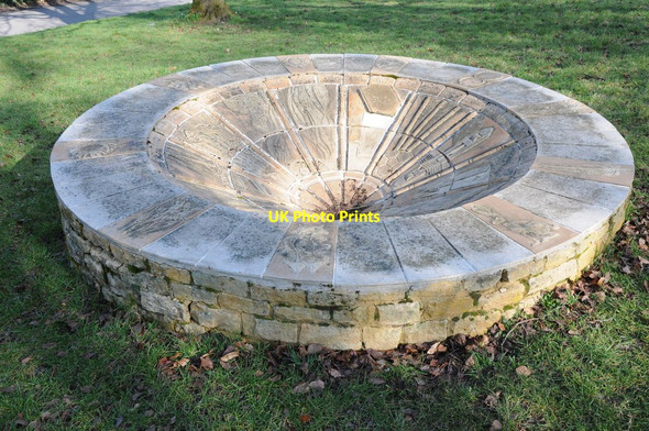 Photo 6"x4" Strange object in Eastcombe Eastcombe c2012