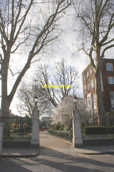 Photo 6"x4" Walner Road entrance to Avondale Park Kensington\/TQ2579 c2012